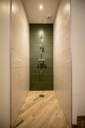 Photo de la galerie de l'établissement Girouette #3 étoiles #1 à 6 personnes #kingsize #netflix, à Bresdon