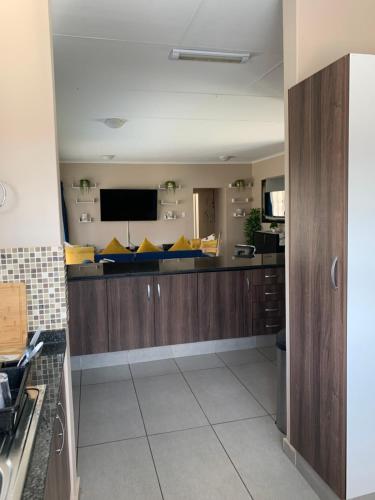 Η κουζίνα ή μικρή κουζίνα στο Valleyside Executive Apartments