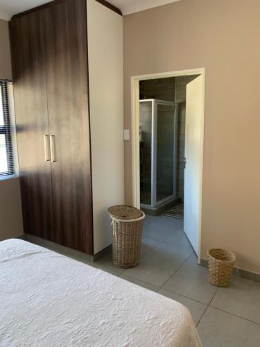 Ένα ή περισσότερα κρεβάτια σε δωμάτιο στο Valleyside Executive Apartments