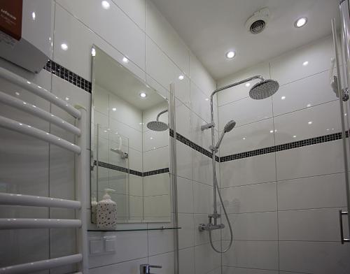 a bathroom with a shower with a glass door at SK Apartments - Liborius in Gelsenkirchen