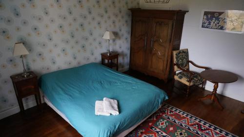 Chambres d'hôtes proche d'Epinal, Vosges 88270 tesisinde bir odada yatak veya yataklar