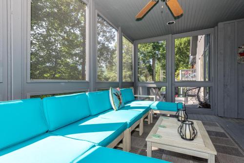 a row of blue benches on a porch with windows at Laurel Lodge At Last in Townsend