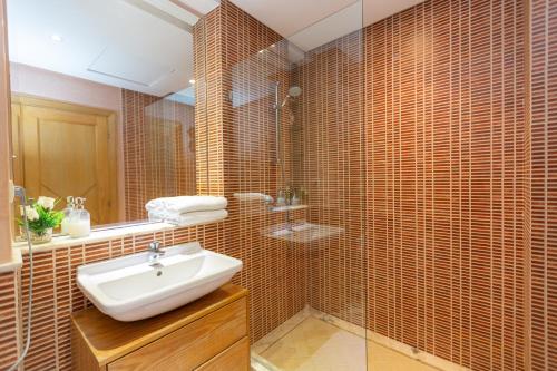 a bathroom with a sink and a glass shower at AeroChic in Nouaceur