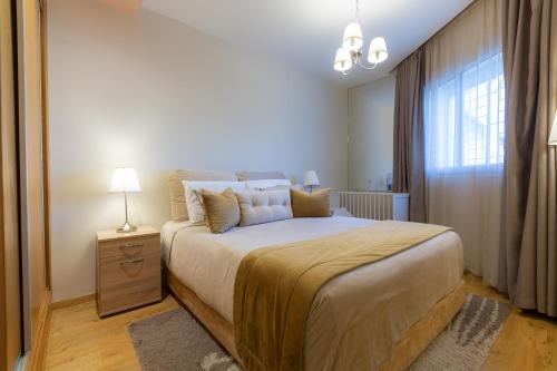 a bedroom with a large bed and a window at AeroChic in Nouaceur