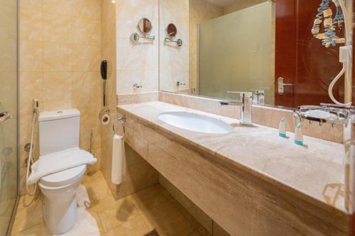 Ванная комната в 1 Land Premium Hotel
