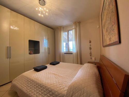 A bed or beds in a room at Valentina’s home