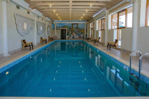 a large swimming pool in a building at Brech Resort&Spa in Gurinovka Staraya