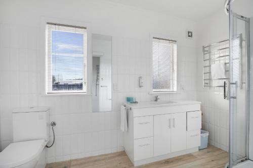 Ein Badezimmer in der Unterkunft Orewa Kiwi Cabins