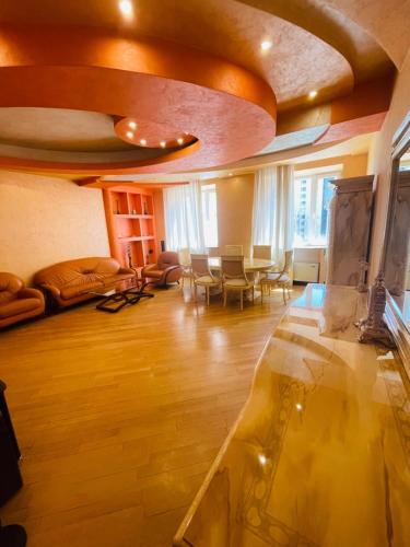 North Avenue Apartment – Photos 3