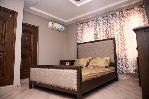 a bedroom with a bed in a room at Urban Condos in Accra