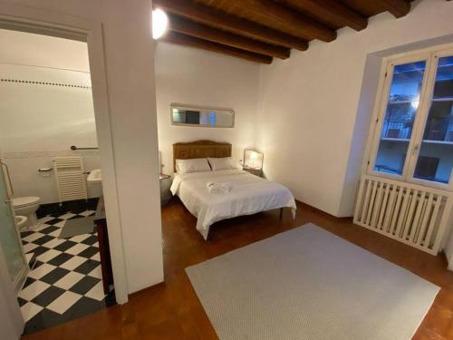 Giường trong phòng chung tại Antica corte Navigli-Darsena