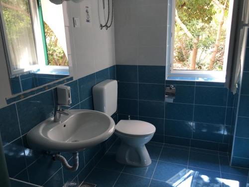 Bilik mandi di Apartments MiaMaja