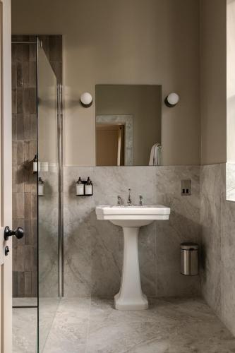 Leighton House - Boutique Guesthouseにあるバスルーム
