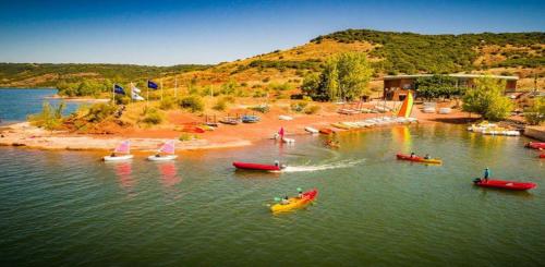 LiaussonにあるSalagouuuuuuuuuの水中の船団