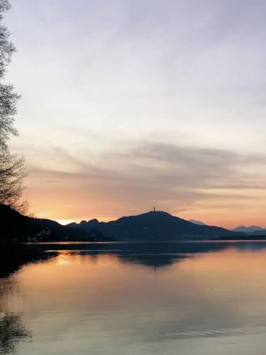 a view of a body of water at sunset at BaMo Studio - modern living lakeside in Klagenfurt