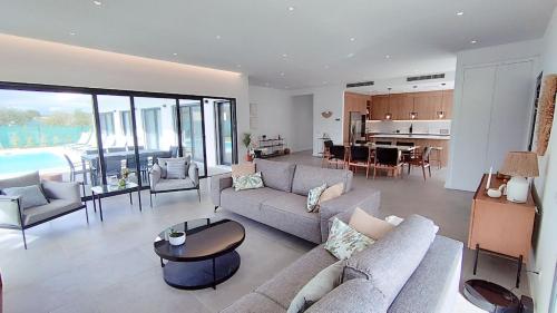 Valverde 3 Villa, Vilamoura, Algarve, only 5 minutes from Marina, Golf and Beach