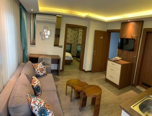 a living room with a couch and a kitchen and a bedroom at Royal Butik House in Bursa