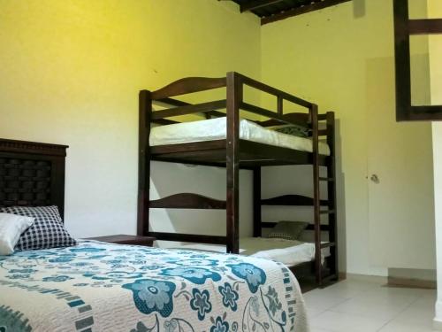 a bedroom with two bunk beds in a room at Hostal la nube in San Cristóbal de Las Casas