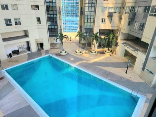 BGC Rustic-Themed Condo near Burgos Circle 100mbps