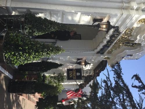 Κήπος έξω από το Cypress Inn
