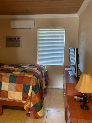 Katil atau katil-katil dalam bilik di Bay Inn Estates