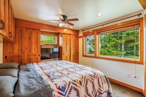 a bedroom with a bed and a ceiling fan at Walk-In Skiing/Tubing Across at Summit East in Snoqualmie Pass