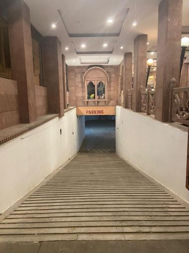 Bazén v ubytování Om Heritage Haveli nebo v jeho okolí