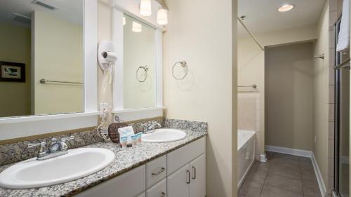 a bathroom with two sinks and a large mirror at Grand Panama 1-2005 in Panama City Beach