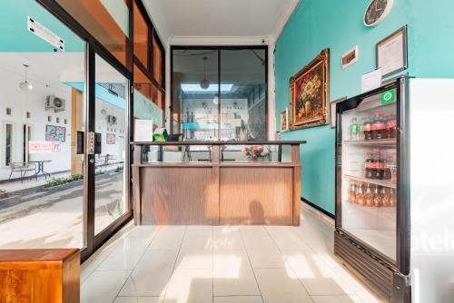 a bar in a store with a refrigerator at RedDoorz near Kejaksan Station Cirebon in Cirebon