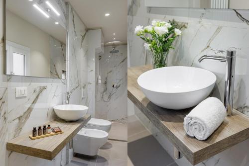 - deux images d'une salle de bains avec lavabo et toilettes dans l'établissement Dimora72, à Florence