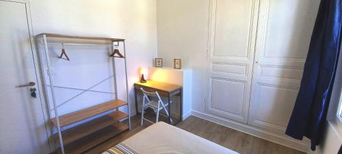 a bedroom with a desk with a lamp and a bed at Histoire de Loire - LAYON in Saumur