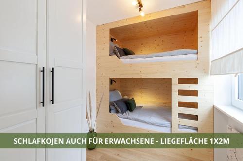 Cette chambre comprend 2 lits superposés. dans l'établissement Die Fichtelsuite 1-6 Pers Ferienwohnung nahe Ochsenkopf Süd 800m in Fleckl, à Warmensteinach