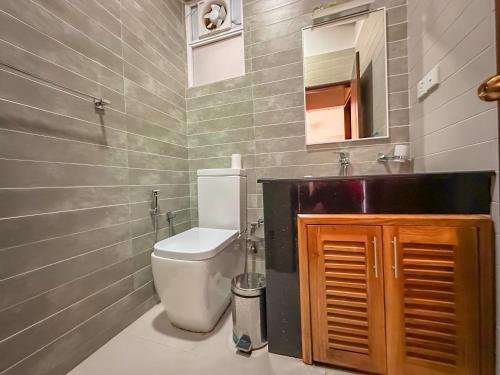 a bathroom with a toilet and a sink at Emirates Luxury Apartments (Glen Fall Residencies) in Nuwara Eliya