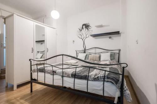 Cosy central apartment at river