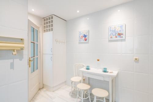 A bathroom at Apartamento familiar vistas al mar by Rent Me