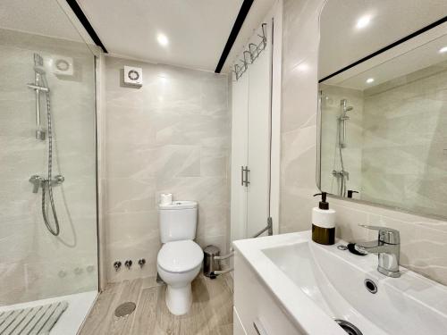 a bathroom with a toilet and a shower and a sink at Loft Marbella Center in Marbella