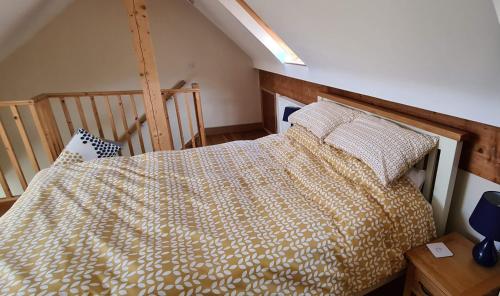 En eller flere senge i et værelse på Rockley Cottage, close to Eden project and Fowey.