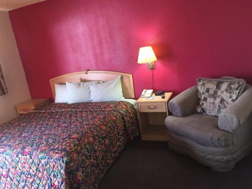 Postel nebo postele na pokoji v ubytování Avalon Motel