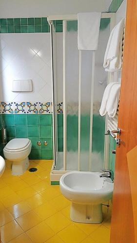 Ein Badezimmer in der Unterkunft Hotel Bristol