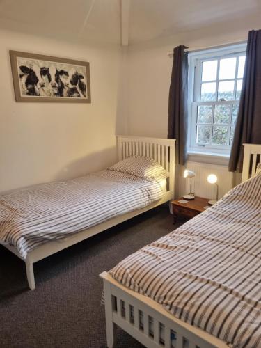 Ένα ή περισσότερα κρεβάτια σε δωμάτιο στο John's Cottage
