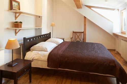 Giường trong phòng chung tại Regina House- sv. Mikalojaus 13