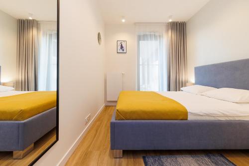 Postel nebo postele na pokoji v ubytování DreamHouse Apartamenty Darłówko Nautic Park