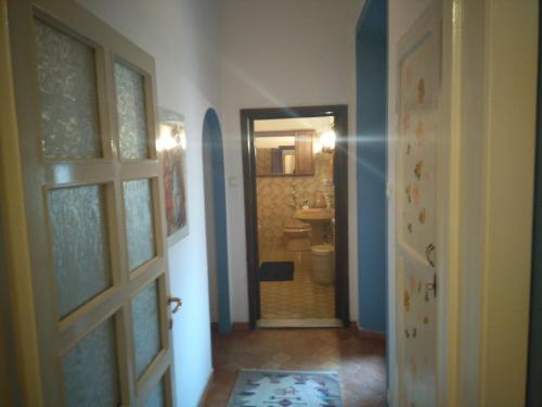 A bathroom at Casa Irma Confortevole appartamento nel cetro di prato