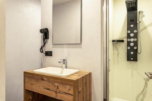 Bilik mandi di Villa Lara Fichte