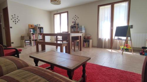 Photo de la galerie de l'établissement Agréable maison de village, au calme, à Thônes