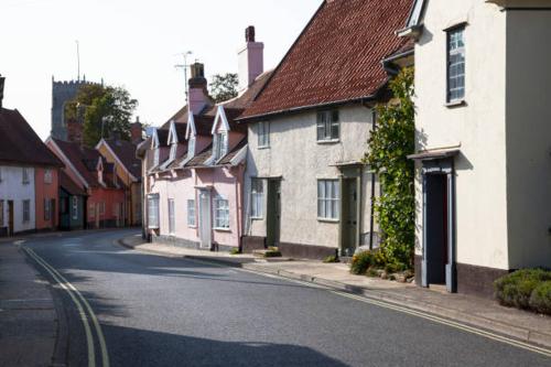an empty street in a small town with houses at Potters Brook in Framlingham
