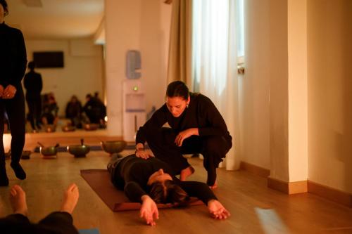 a man helping a woman laying on the floor at ARIA - Villa di Campagna in Montecorvino Rovella