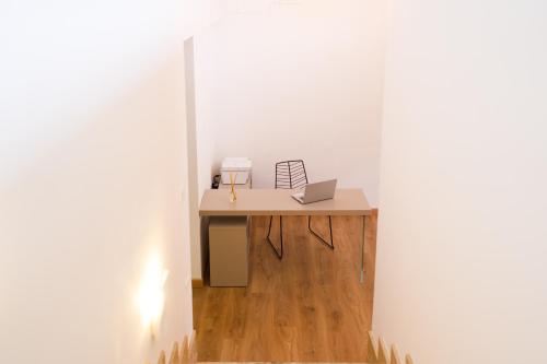 an office with a desk with a laptop on it at ARIA - Villa di Campagna in Montecorvino Rovella