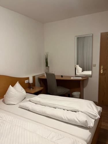 Katil atau katil-katil dalam bilik di Hotel & Restaurant Rosenhof
