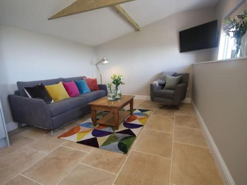 a living room with two couches and a table at Stunning cottage close to city centre - Pass the Keys in Bath